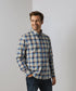Chemise à carreaux allie confort et style